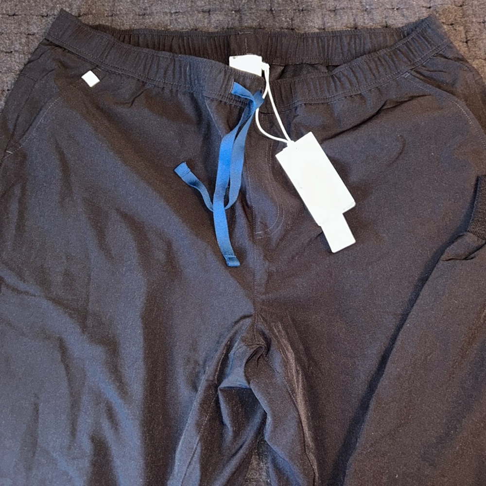 New with tags : Men’s FIGS Tansen jogger, XL *short